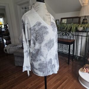 NIC+ZOE Gray Floral Sweater